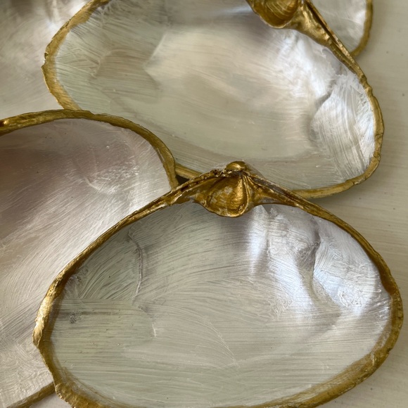 🌻6-Gorgeous pearl painted and gold trimmed shells - Picture 13 of 14